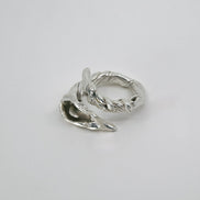 Anillo statement Lirio con flor de lirio grande en plata de ley