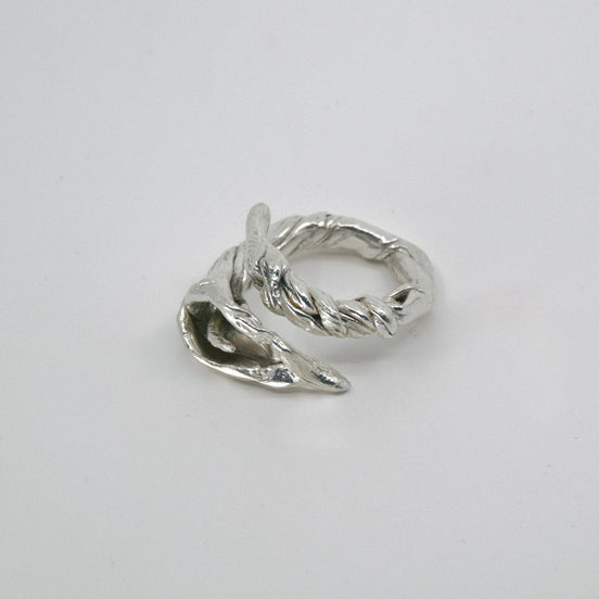 Anillo statement Lirio con flor de lirio grande en plata de ley
