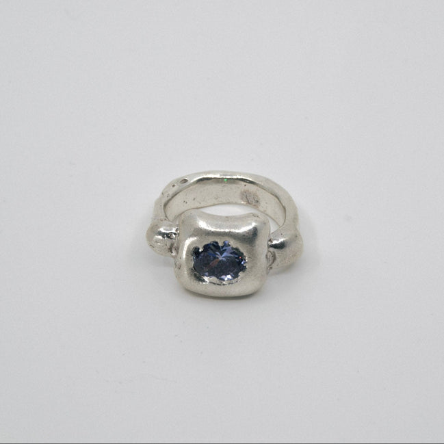 Anillo Sugus Lavanda con circonita cúbica ovalada lavanda
