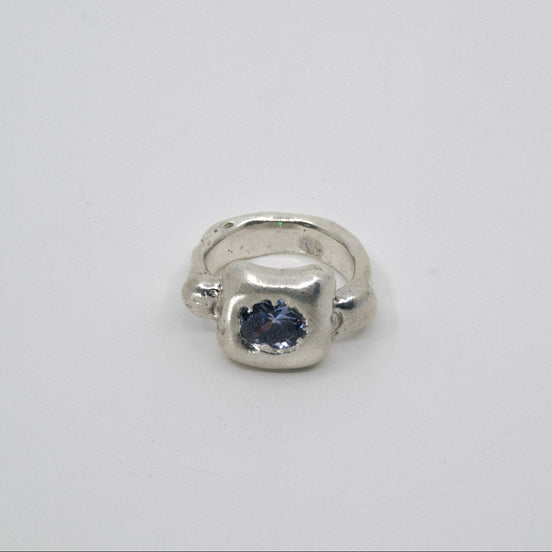 Anillo Sugus Lavanda con circonita cúbica ovalada lavanda