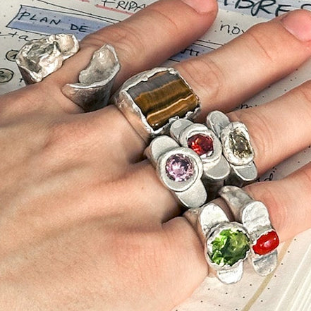 Mesa anillos cairo ojo de tigre a cherry in egypt