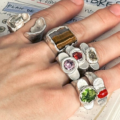 Mesa anillos cairo ojo de tigre a cherry in egypt