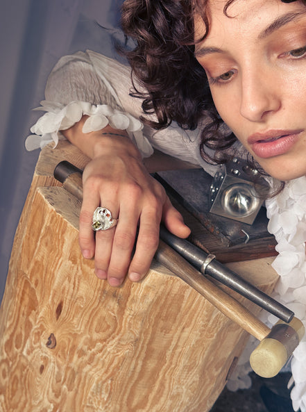 Retrato trabajo lastra anillo ocaso