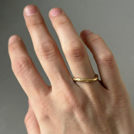 Simplemente un anillo de oro