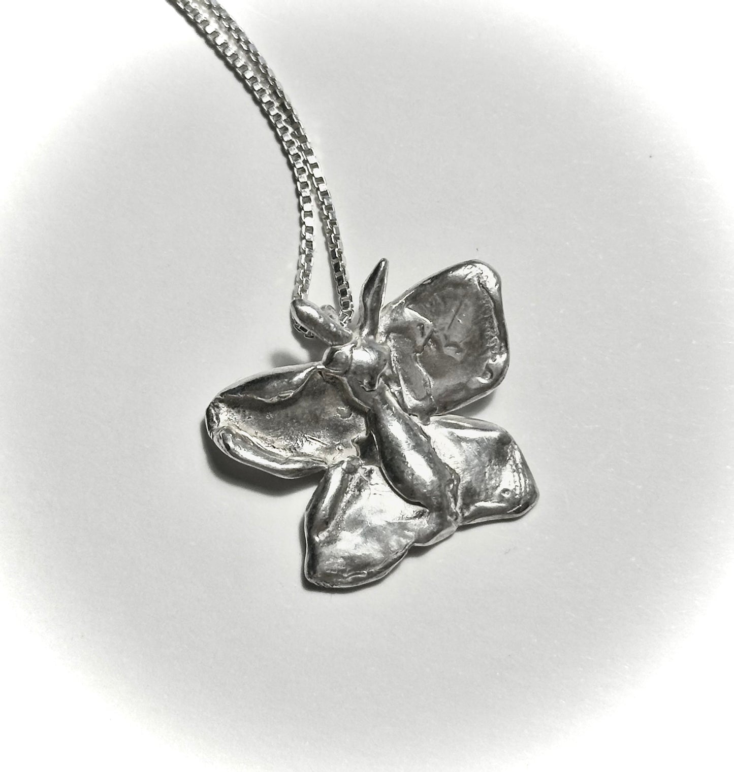 mariposita pendant